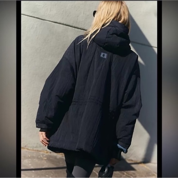 NWT - FP Movement Billie Boxy Insulated Lightweight Jacket - Black- Size XS/S - Picture 3 of 7